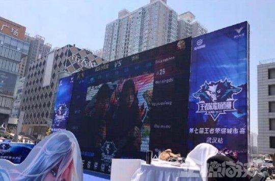 上演